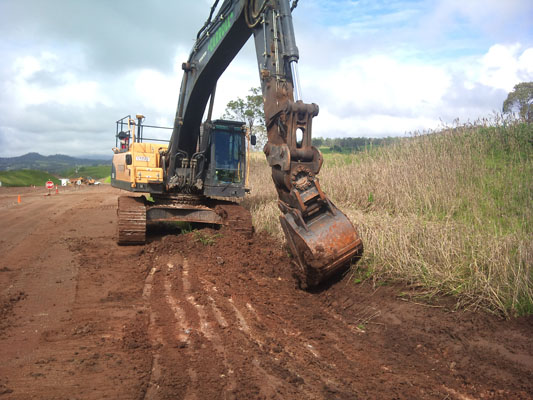 Volvo 35 ton excavator with Trimble GPS and Power Tilt Hitch
